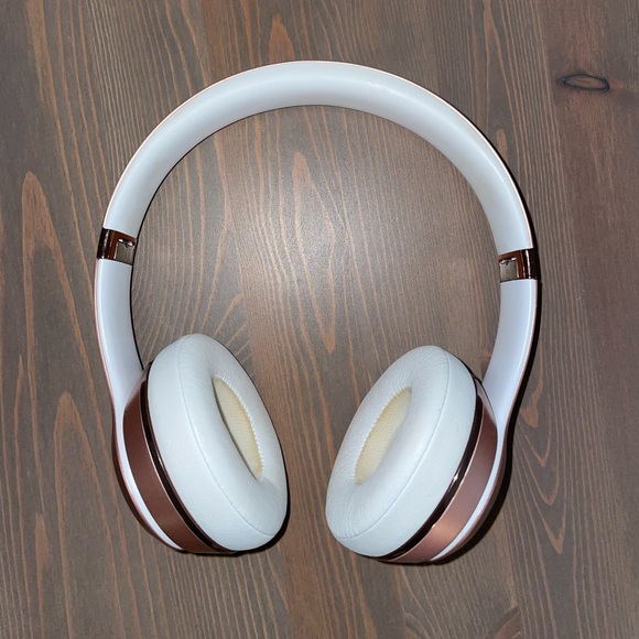 beats solo 3 wireless rose gold